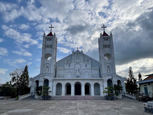 Kiến tr&uacute;c tuyệt đẹp của nh&agrave; thờ Vạn Gi&atilde; - Kh&aacute;nh H&ograve;a