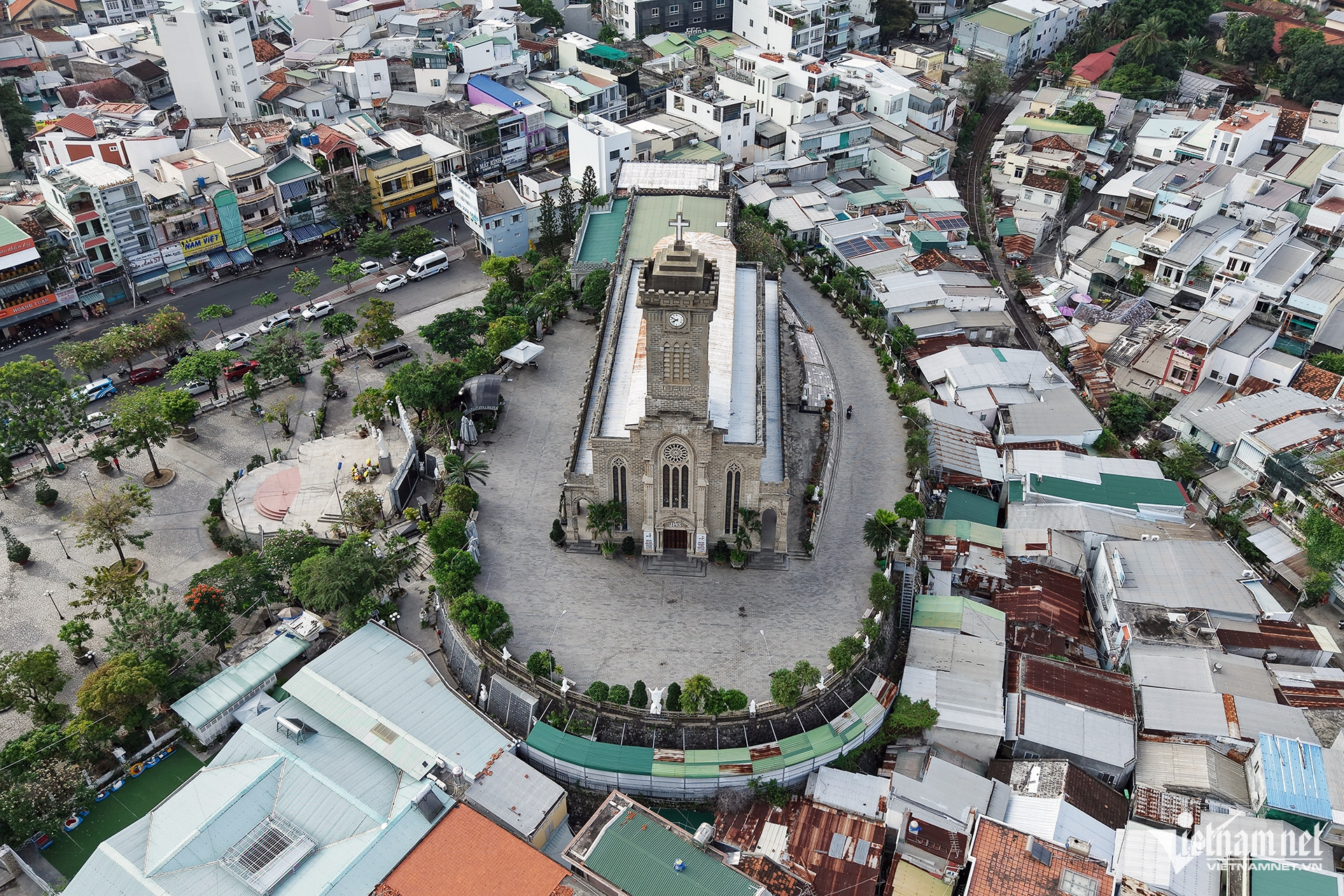 N&eacute;t đặc biệt của nh&agrave; thờ trăm tuổi tr&ecirc;n mỏm n&uacute;i ở Nha Trang